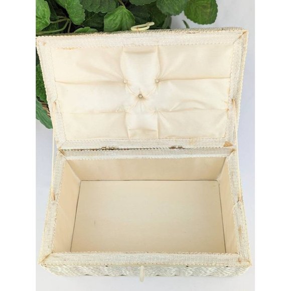 Vintage 1950s Wicker Sewing Box Red Paisley Fabric Lid with Built-in Pin Cushion - Picture 4 of 10